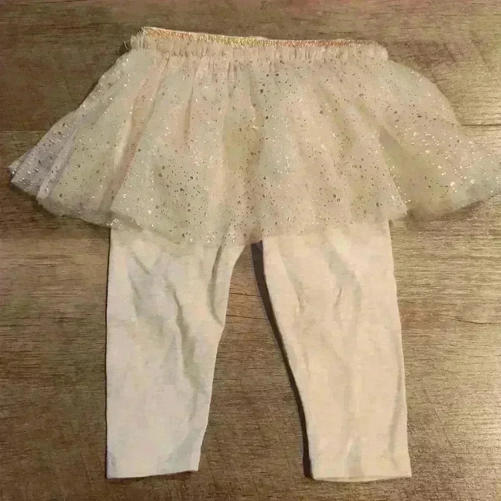 2 Piece Holiday Outfit. Top Old Navy Size 6-12 months. Bottoms Garanimals - Picture 6 of 8